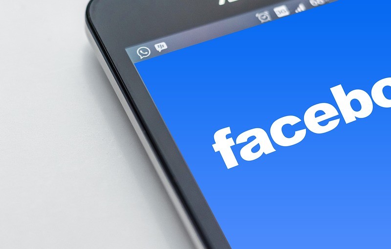 Facebook, multada con 1,2 millones por protección de datos